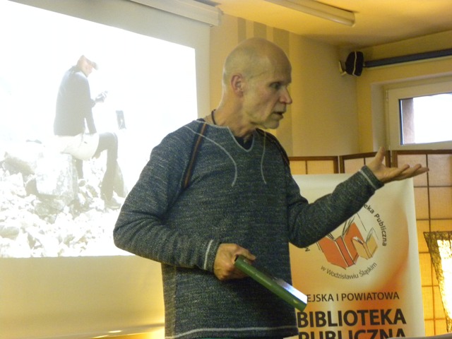 Jacek Hugo –Bader zagościł w wodzisławskiej bibliotece