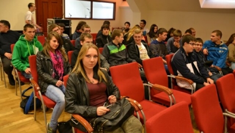 Region: Trwa drugi etap konkursu „Młodzieżowy Lider Biznesu 2015”