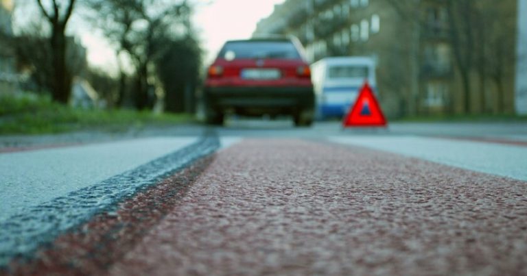 Kierowca BMW potrącił 82-latkę na przejściu dla pieszych