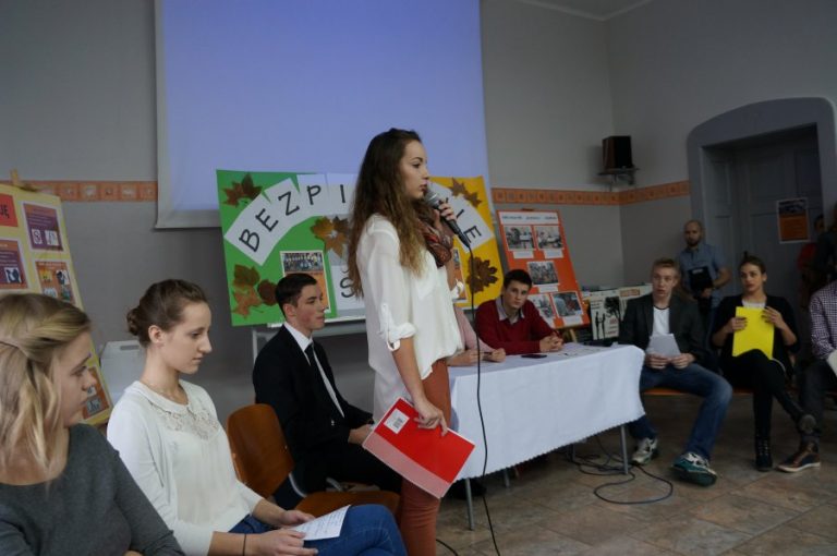 Debata w ZSOMS o narkotykach i dopalaczach