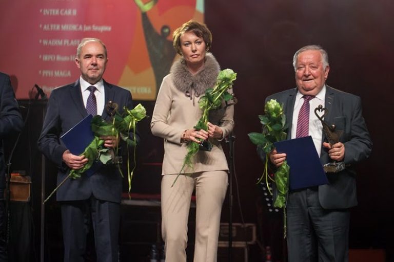Rafako ze statuetką Przyjaciel Fundacji im. prof. Religi