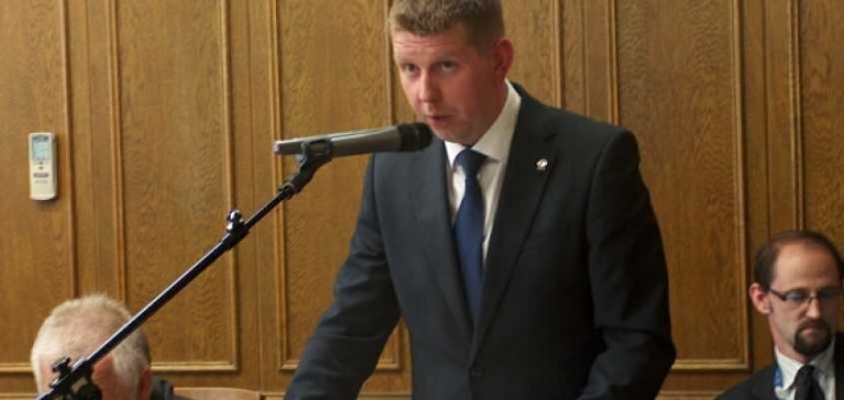 Pomóż miastu zaplanować przebudowę hotelu