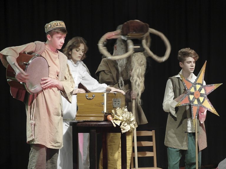 „Kolędnicy” raciborskiego teatru Tetraedr