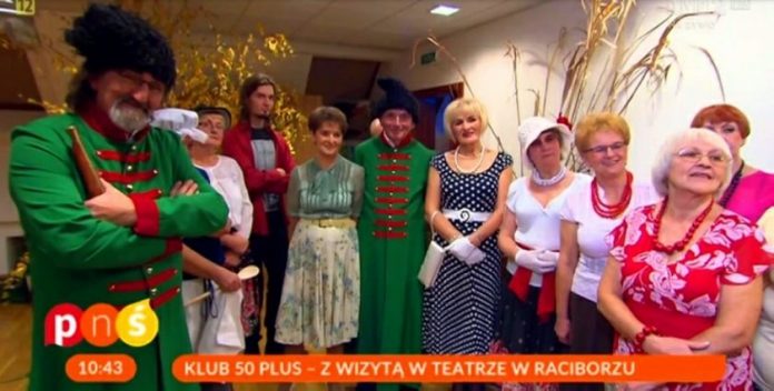 Na zdjęciu Teresa Okaj – polonistka, instruktorka teatru, kultury żywego słowa i regionalizmu.