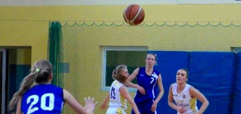Wysokie zwycięstwo koszykarek „Olimpii” nad ekipą z Niepołomic