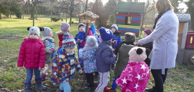 Przedszkolaki będą dokarmiać ptaki