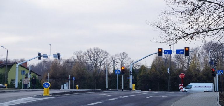Ul. Jastrzębska: Na skrzyżowaniu działa już sygnalizacja świetlna