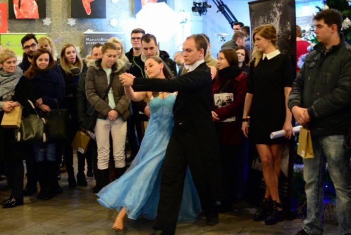 Pokaz sukien ślubnych, animacje dla dzieci podczas wesela, pokaz pierwszego tańca i wiele innych atrakcji.