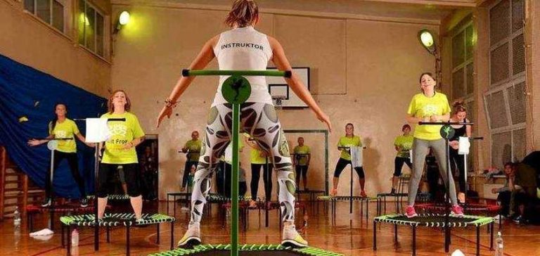 Skorzystaj z zajęć fitness na… trampolinie