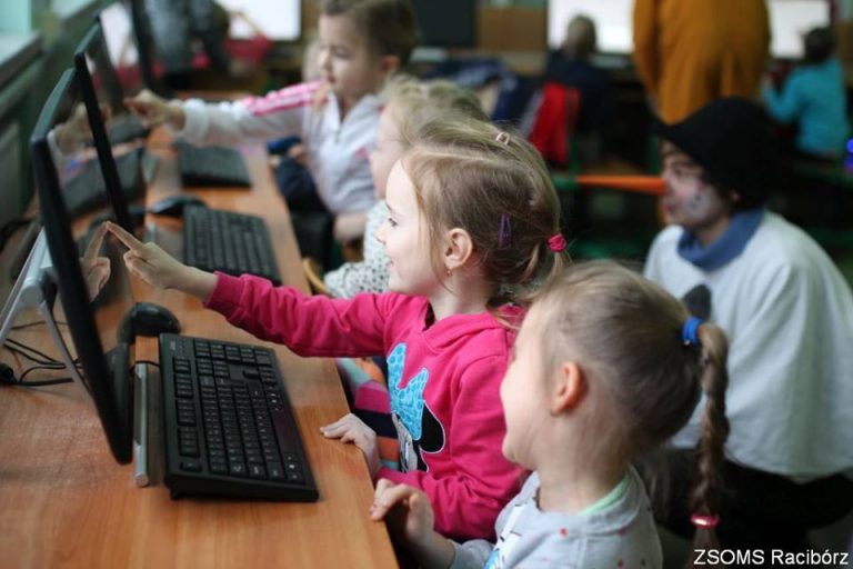 Zajęcia artystyczne, naukowe i sportowe, czyli ferie w SMS