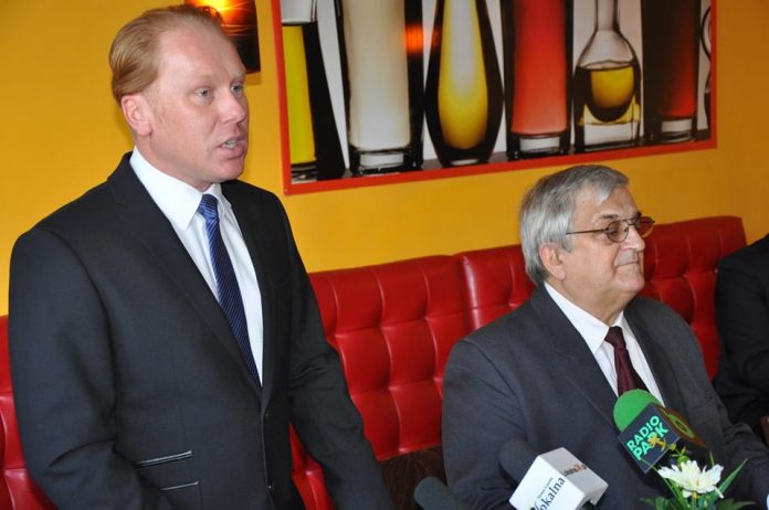 peczkis.jpg Grzegorz Peczkis otworzył biuro senatorskie