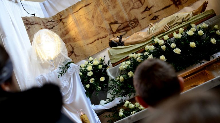 Wielka Sobota – adoracje przy wodzisławskich Bożych Grobach