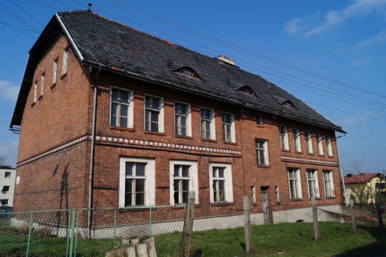 Budynek starej szkoły w Nędzy pójdzie do sprzedaży