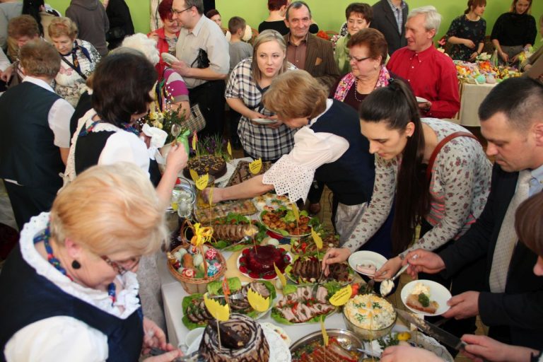 Kiermasz potraw i ozdób w Kobyli