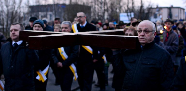 W Wodzisławiu przeszli Drogę Krzyżową ulicami miasta