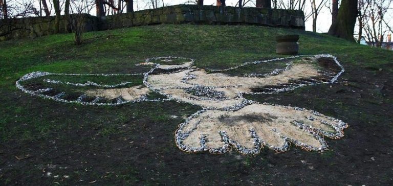 Wolność ma skrzydła? Wyjątkowy obiekt artystyczny w wodzisławskim parku