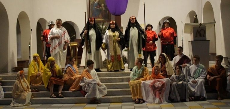 Grupa teatralna z Połomi rusza w trasę z wielkopostnym spektaklem