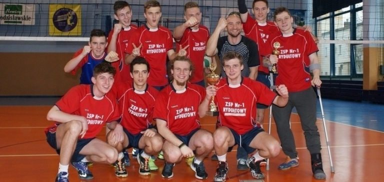 Drużyna siatkarzy z liceum w Rydułtowach najlepsza w powiecie i rejonie