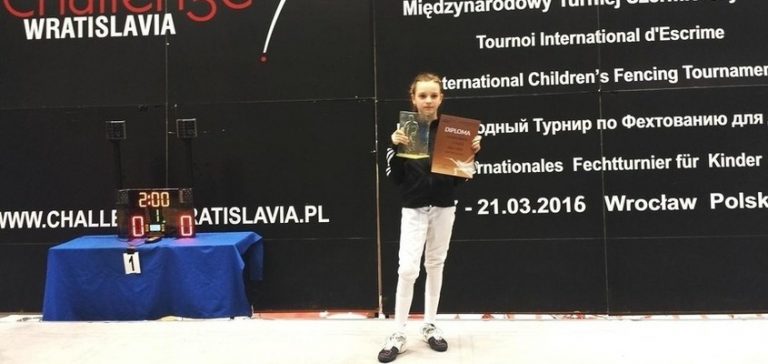 Sukces szpadzistki UKS „Trójka Radlin” w Turnieju Międzynarodowym we Wrocławiu!