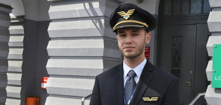 Rydułtowy: Wicemistrz świata w szybownictwie został pilotem samolotu