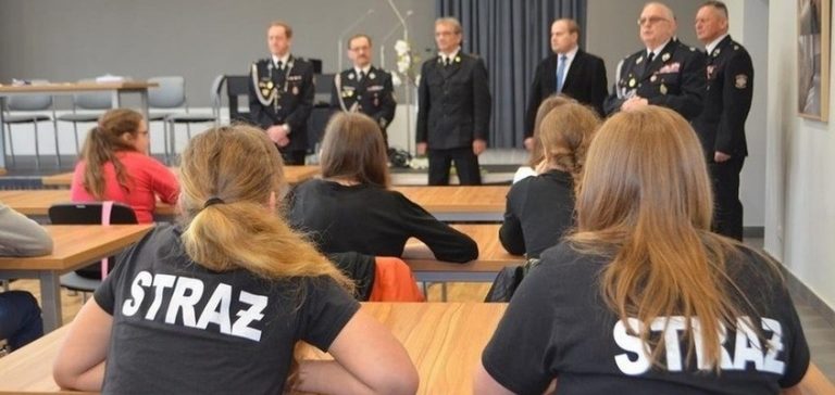 Młodzież z powiatu wodzisławskiego rywalizowała w turnieju wiedzy pożarniczej
