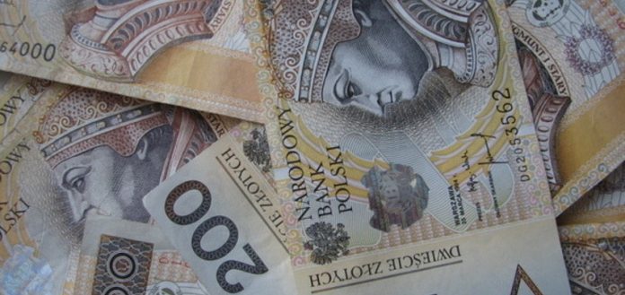 pieniadze_free.jpg KPP Wodzisław: Kradzież pieniędzy na rynku