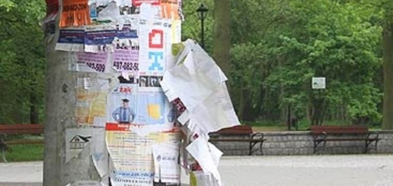 Rydułtowska Straż Miejska walczy z nielegalnymi plakatami w mieście