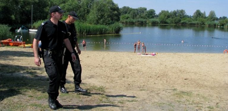Kędzierzyńscy policjanci radzą, jak bezpiecznie wypoczywać nad wodą
