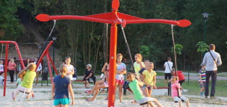 Bezpieczniejsze place zabaw na wodzisławskich Trzech Wzgórzach