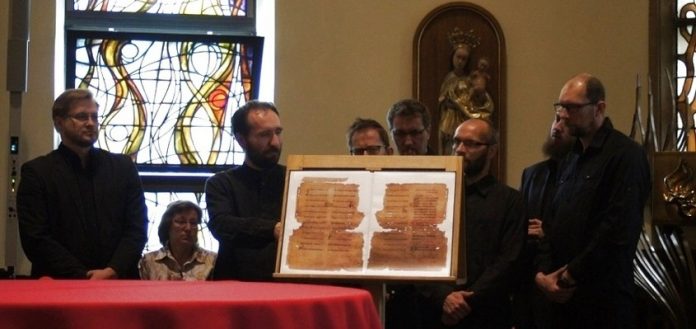 znalezisko_mszana.JPG Konferencja w sprawie księgi metrykalnej z Mszany