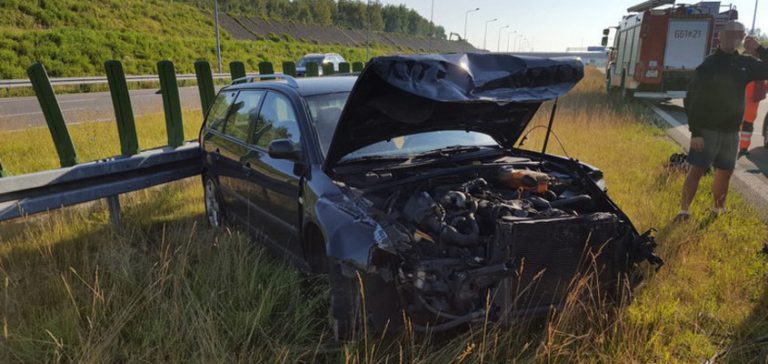 A1 w Gorzyczkach: Jazdę zakończyli na barierkach