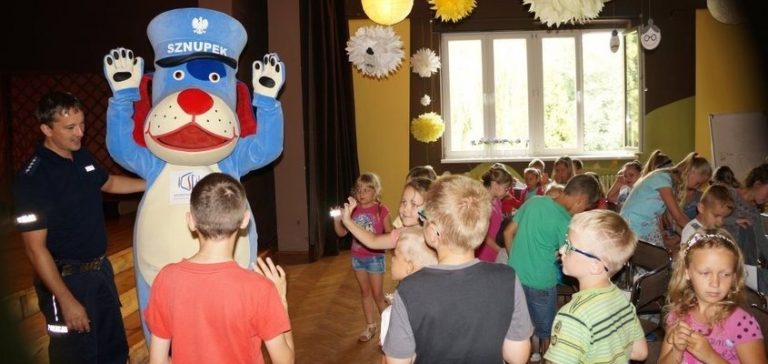 WDK Czyżowice: Policjanci ze Sznupkiem odwiedzili najmłodszych