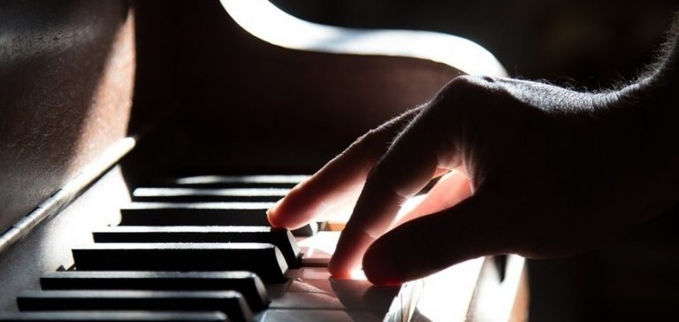 WCK zaprasza na lekcje gry na pianinie