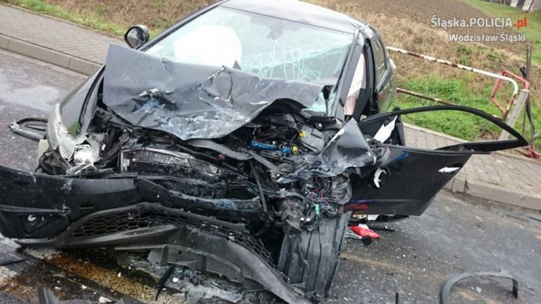 Zderzenie busa z osobówką. Najciężej ranny sprawca wypadku