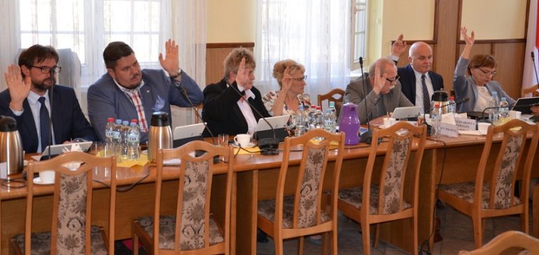 Radni ocenili wydatkowanie pieniędzy przez powiat