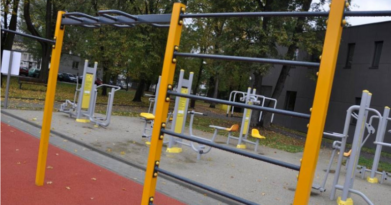 Strefa street workout w kozielskim parku już działa