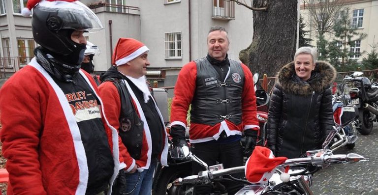 Mikołaje na motorach rozdawali prezenty