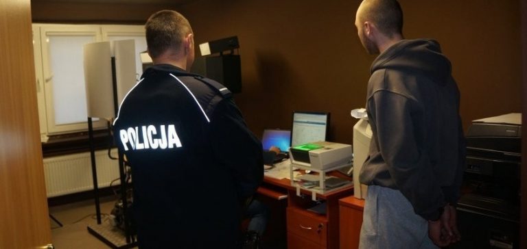 Wodzisław: 18-latek z bejsbolem napadł na salon gier
